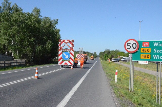 W Grudnej koło Szczercowa w powiecie bełchatowskim na drodze krajowej 74 ruszyły prace związane z poprawą bezpieczeństwa. Mieszkańcy i kierowcy w końcu odetchnęli z ulgą