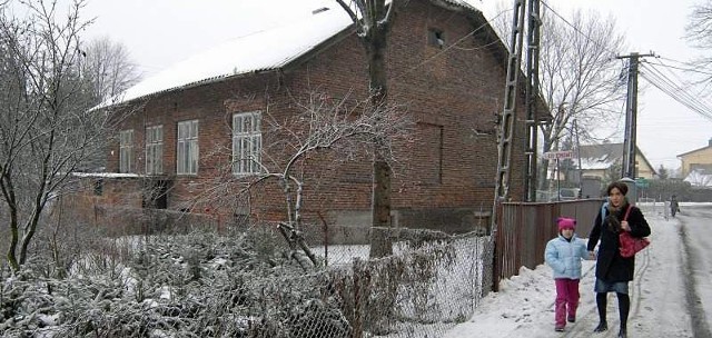 Budynek byłej szkoły przy ul. Czajkowskiego po remoncie ma służyć sportowcom i harcerzom.