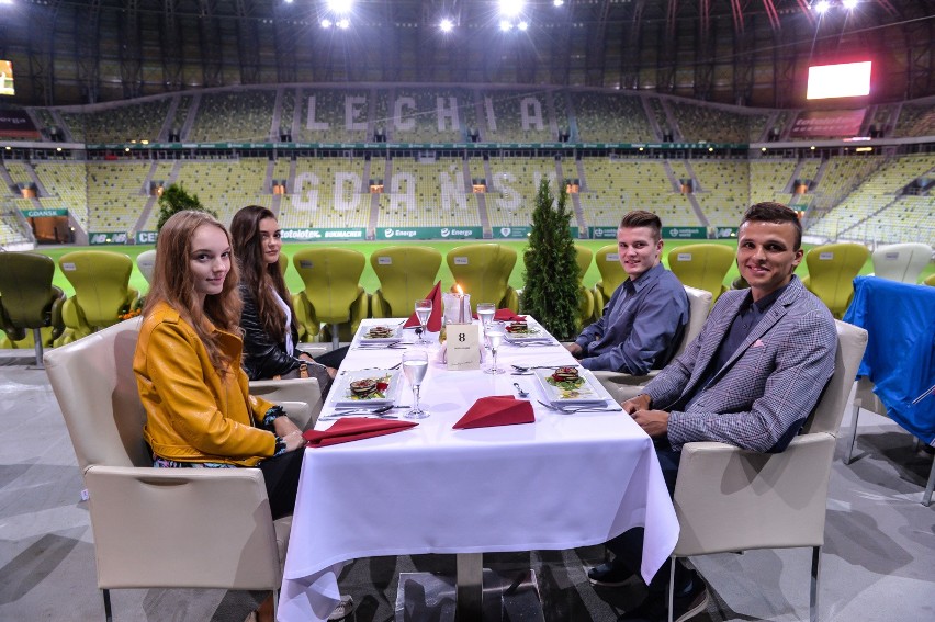 Poznali tajemnice stadionu i zjedli kolację z piłkarzami Lechii Gdańsk [ZDJĘCIA]
