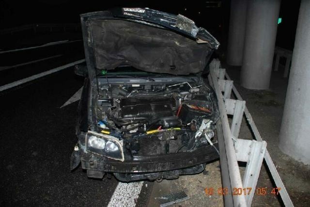 Tragiczny wypadek na S52. Trzy osoby ranne, jedna nie żyje