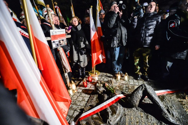 Odsłonięcie pomnika poświęconego ofiarom stanu wojennego. W tym miejscu zginął Antoni Browarczyk/13.12.2016