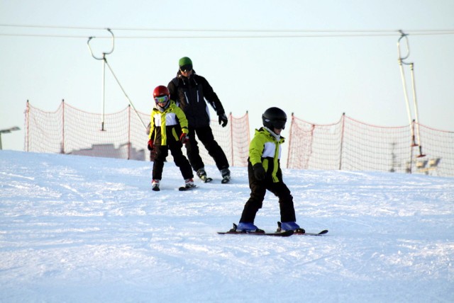 Od czwartku narciarze mogą korzystać ze stoku na Globusie. W ostatnich dniach MOSiR, który zarządza obiektem, sztucznie naśnieżał  trasy. W tej chwili warunki do jazdy są przyzwoite