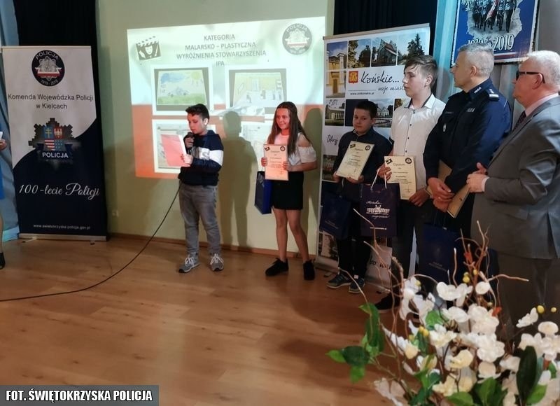 Wiersz ucznia ze starachowickiej "Szóstki" w finale ogólnopolskiego konkursu "100 lat policji" 