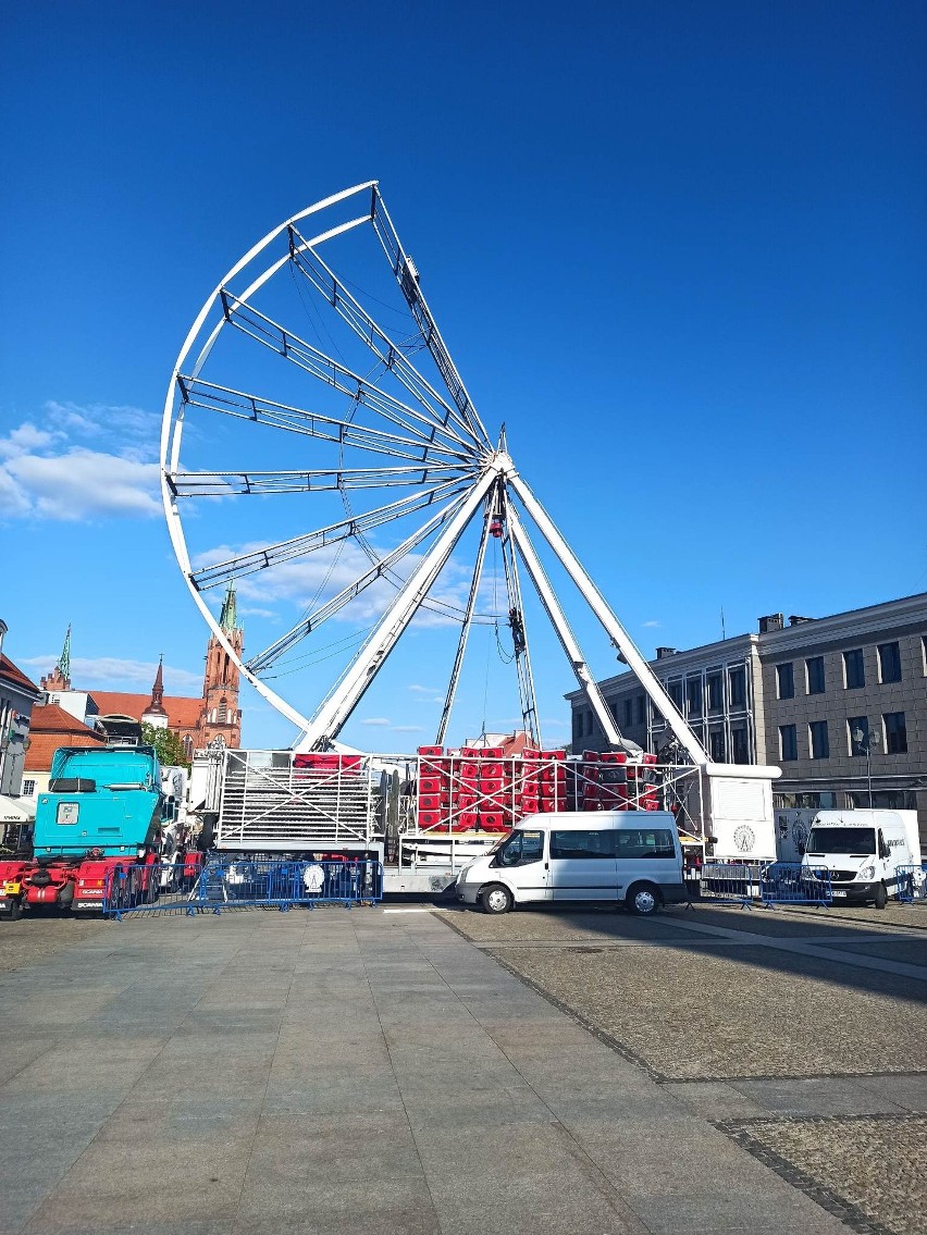 Koło widokowe w Białymstoku. Diabelski młyn wrócił na Rynek...