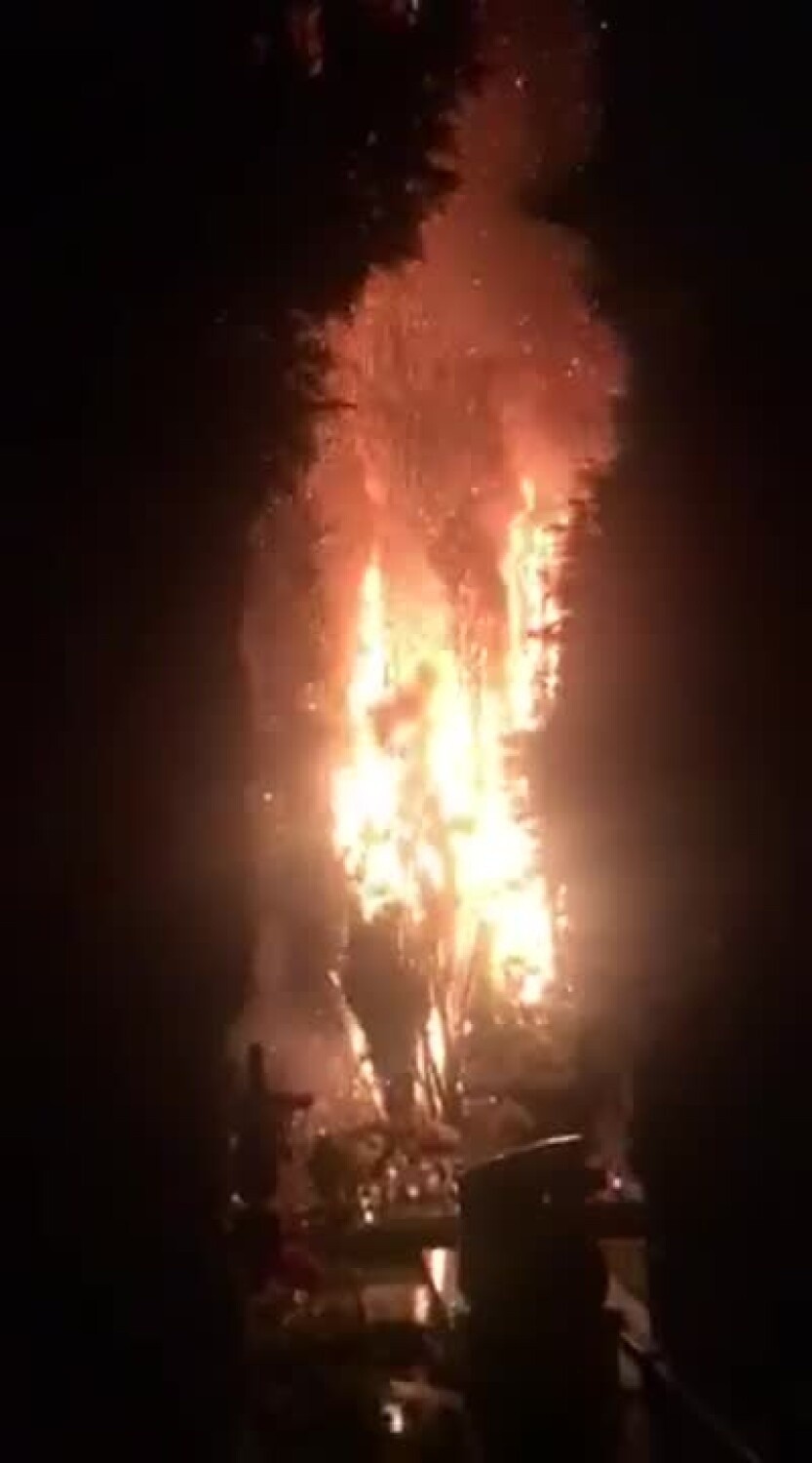 Dolny Śląsk: Pożar na cmentarzu. Zaczęło się od znicza, płomienie sięgały 30 metrów! [ZDJĘCIA]