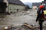 Austria. Lawina błotna odcięła kilkanaście miejscowości od świata. Wiele domów zostało zniszczonych 