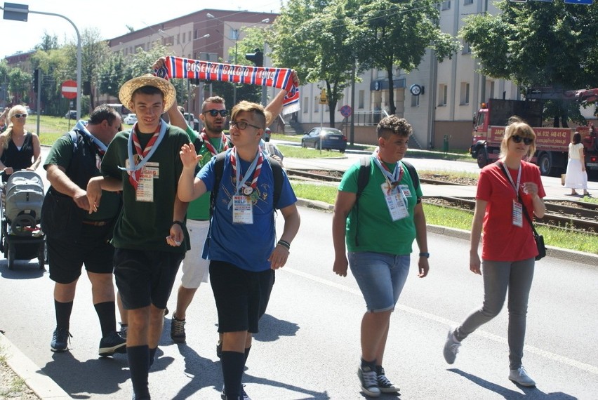 Goście z Włoch i Czech po mszy św. przeszli ulicami miasta...