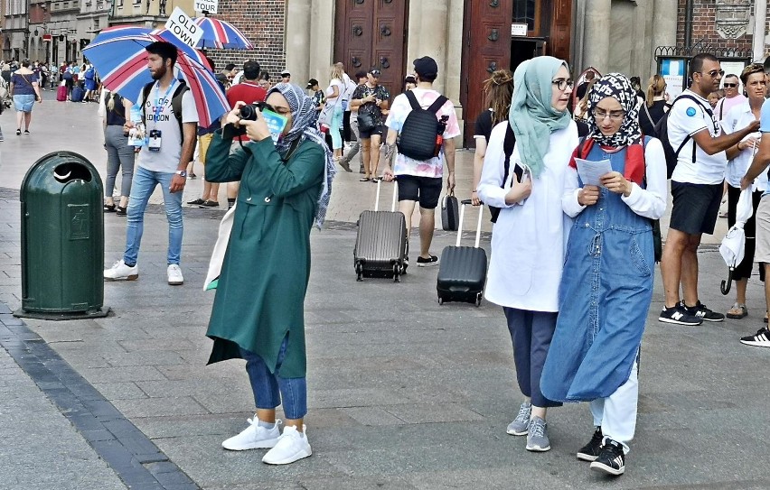 Kraków. Turyści z zagranicy chętnie odwiedzają Kraków [ZDJĘCIA]