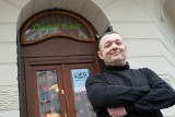 Prowadzi wege-bistro „Chwast Prast” i zaraża wiedzą o zdrowotnych właściwościach roślin 