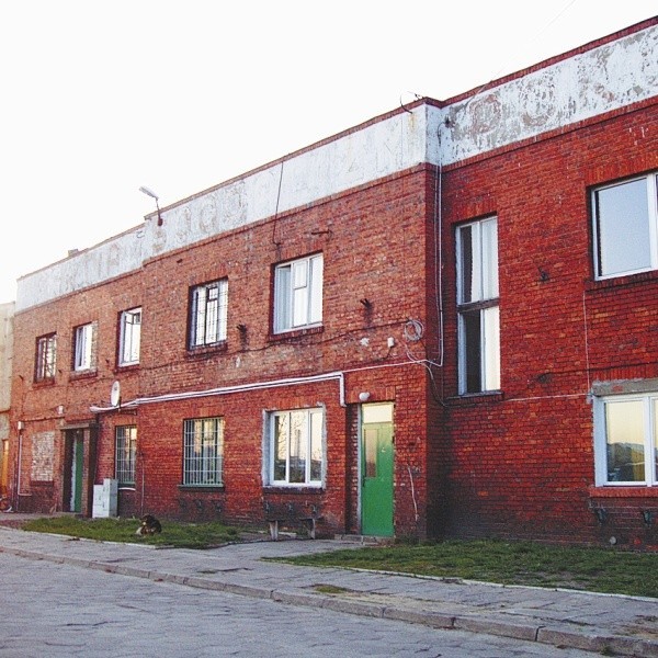 Dawny biurowiec Zakładu Suchej Destylacji Drewna w Hajnówce, dziś zaadaptowany przez miasto służy jako budynek mieszkalny.