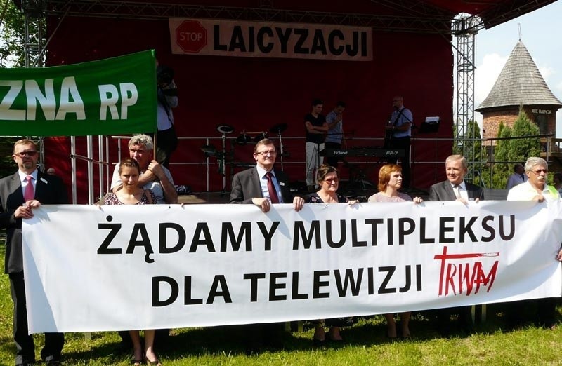 Maszerowali przez Jarosław w obronie TV Trwam [ZDJĘCIA]