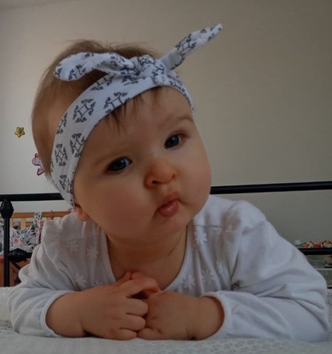 Niespełna 2-letnia Julia Czerepaniak z Piły zmaga się z nowotworem złośliwym - siatkówczakiem obuocznym