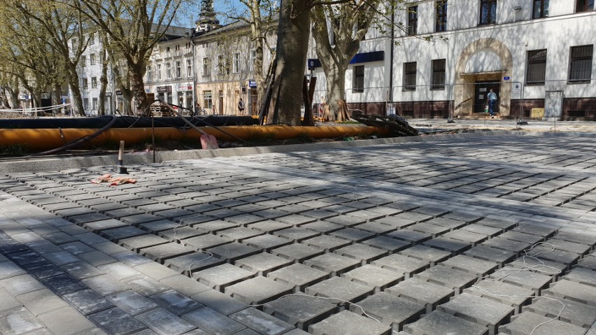 Plac Żeromskiego w trakcie remontu.