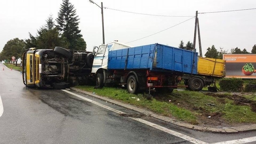 Dwie ciężarówki zderzyły się w Reńskiej Wsi