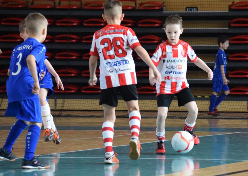 Akademia Piłkarska Bardomed i krośnieński MOSiR zorganizowały halowe turnieje piłkarskie dla dzieci [ZDJĘCIA]