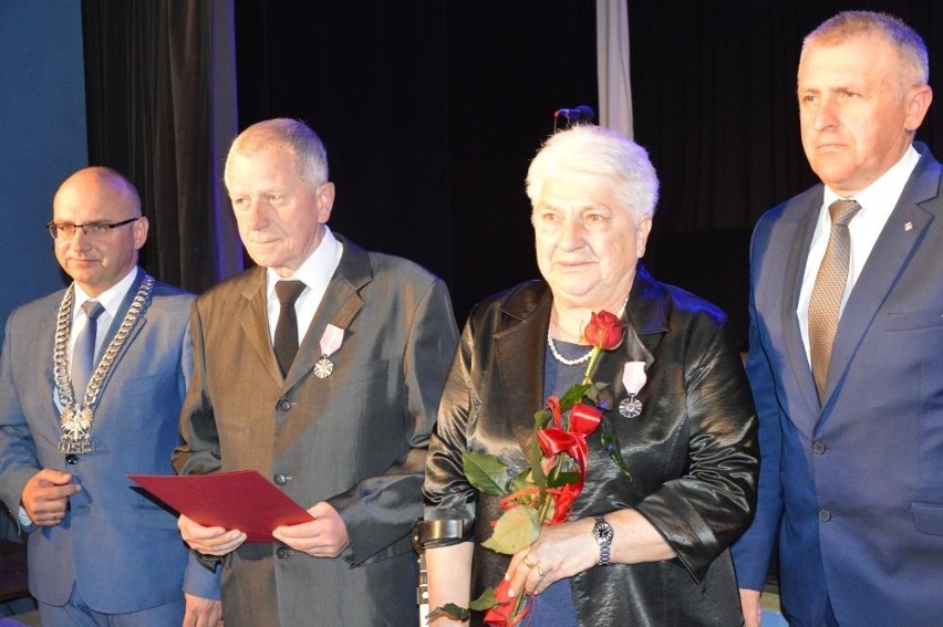 Złote Gody w Suchedniowie. 19 par odznaczonych Medalami Za Długoletnie Pożycie 