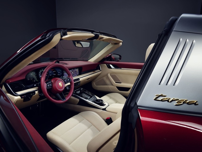 Porsche 911 Targa 4S Heritage Design Edition...