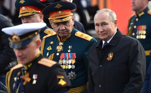 Władimir Putin ma wpływ na codzienne decyzje dotyczące rosyjskich działań zbrojnych na Ukrainie.