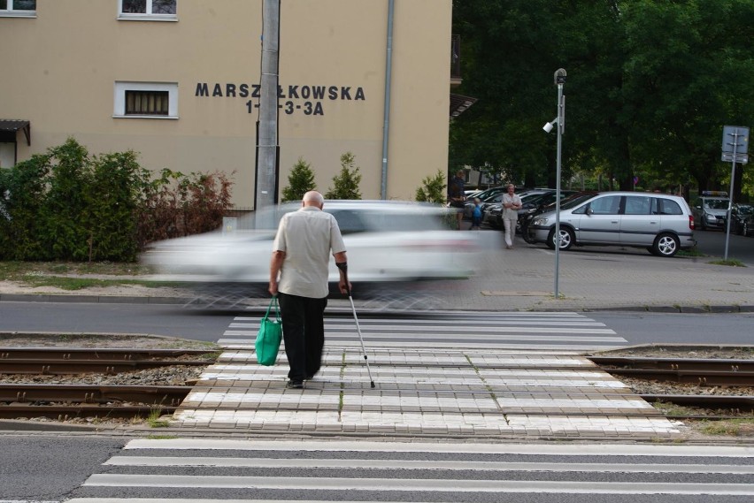 Osiem przejść dla pieszych na Grunwaldzie bez sygnalizacji...