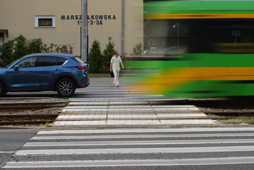 Osiem przejść dla pieszych na Grunwaldzie bez sygnalizacji...