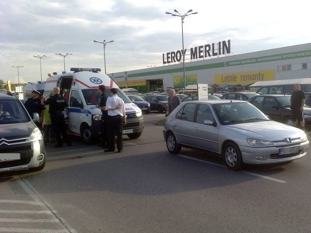 Peugeot uderzył w dziewczynkę