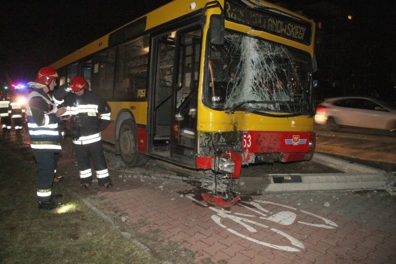 Kraksa autobusu na Tarnowskiej w Kielcach