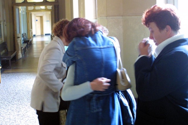 Członkowie rodziny ofiar tragedii (na zdjęciu) po ogłoszeniu wczorajszego wyroku nie mogli powstrzymać się od łez. 