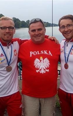 Trener Marek Ploch ze swoimi podopiecznymi: Piotrem Kuletą (z lewej) i Marcinem Grzybowskim (z prawej)