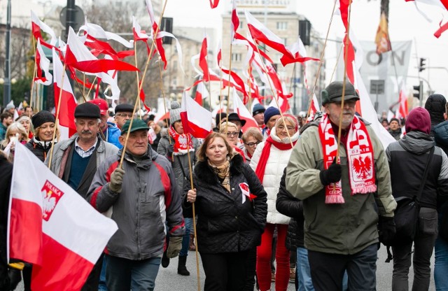 11 listopada to dzień ustawowo wolny od pracy. Oznacza to, że w tym czasie zamknięte będą wszystkie urzędy, placówki pocztowe, galerie handlowe, supermarkety, punkty usługowo-handlowe oraz szkoły.