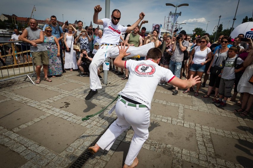 Huczna parada na zakończenie Dni Morza i Samba Port Festival [ZDJĘCIA]