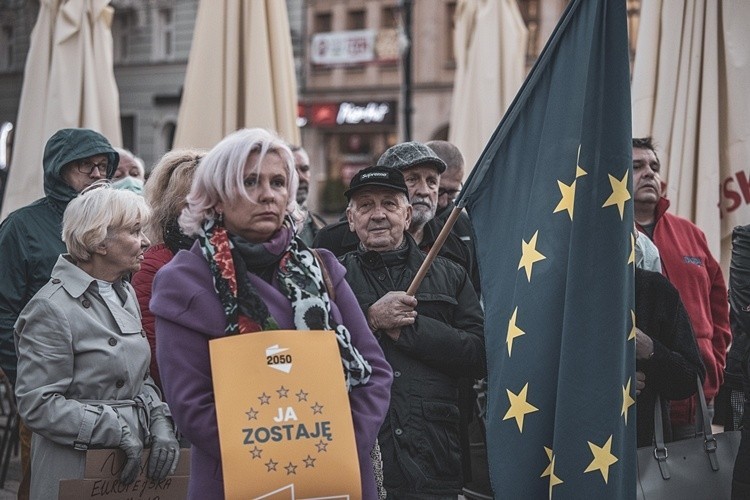 Protestujący na rybnickim rynku wyrazili swój sprzeciw wobec...