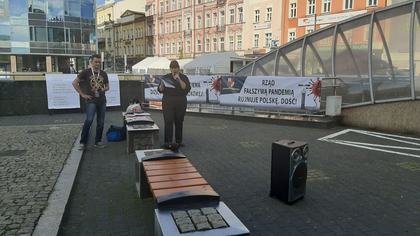 W Sosnowcu odbył się happening przeciwko restrykcjom...