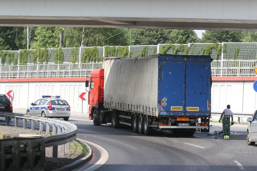 Wypadek na węźle DK86 i A4 w Katowicach. Przewrócił się TIR...
