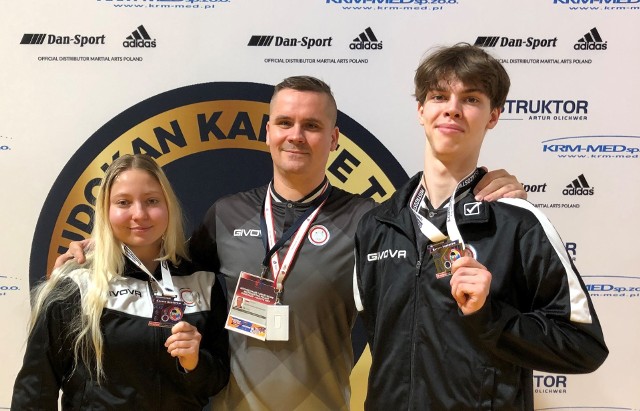 Karatecy Champion Team Katarzyna Kalinowska, trener Witold Wojciechowski i Bartosz Wojciechowski