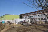 Trwa rozbudowa Szkoły Podstawowej nr 2 w Pruszczu. Tak wygląda budowa. Zobacz zdjęcia