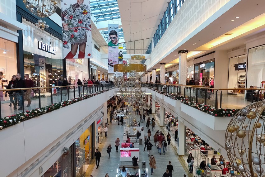 Kraków. Zakupy last minute. Przedświąteczne szaleństwo w sklepach i korki na drogach [ZDJĘCIA]