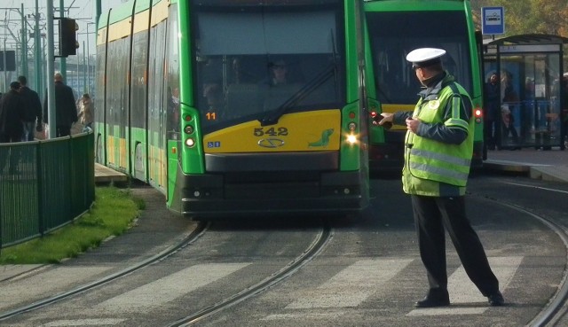 Od rana tramwaje linii nr 1, 5 i 17 kursują objazdami.