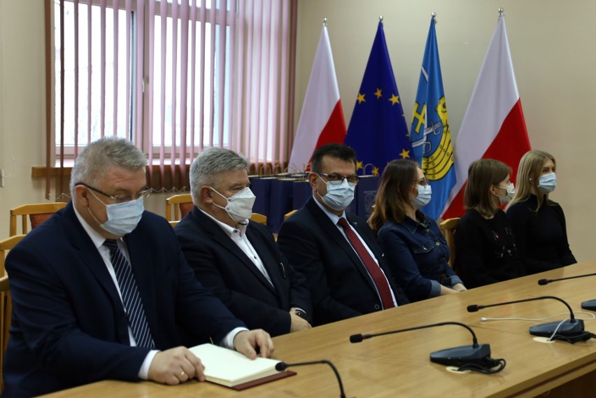 12 uczniów z powiatu staszowskiego ze stypendiami od premiera (ZDJĘCIA)