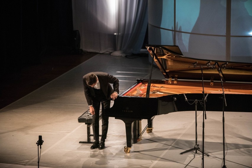 Słynny pianista Dmitry Shishkin w Busku. Słuchacze byli oburzeni [ZDJĘCIA] 