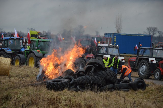 Protest rolników pod Nowy Dworem Gdańskim. Blokada trasy S7