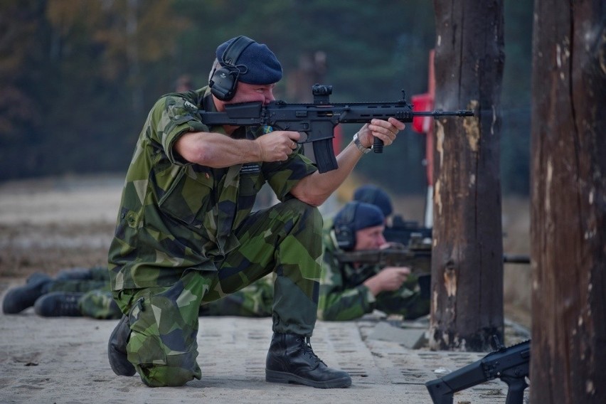 Lubelscy Terytorialsi ćwiczyli na poligonie w Nowej Dębie. Szkolenie obserwowali Szwedzi (ZDJĘCIA)