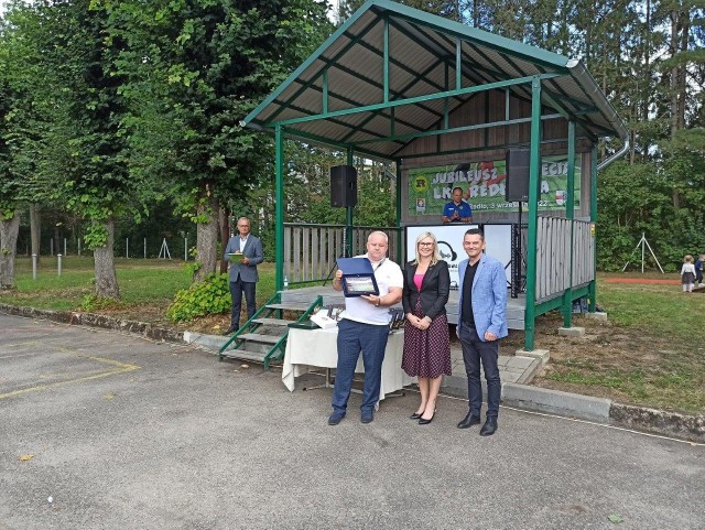 Na stadionie w Redle koło Połczyna-Zdroju świętowano jubileusz 50 lat istnienia Redłovii Redło, jednego z najbardziej zasłużonych dla gminy Połczyn-Zdrój.