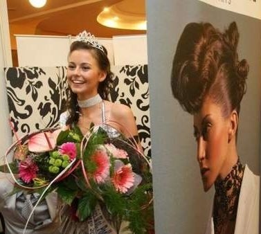 Karolina Suchanek zaraz po wyborze na Miss Nastolatek Województwa Podlaskiego 2010