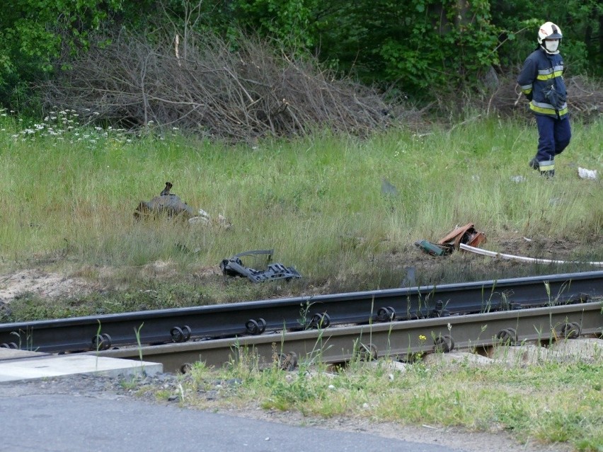 Tragiczny wypadek na przejeździe kolejowym w Dunowie. Dwie osoby nie żyją [4.06.2020]