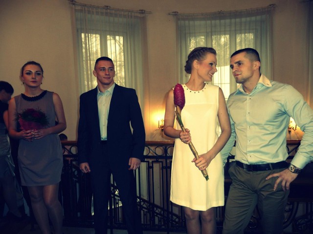 Najpierw był ślub. Od lewej, starsza, Urszula Smolska i starszy Piotr Przepiórka oraz państwo młodzi Joanna i Damian Zuba. Niedługo później sentymentów nie było