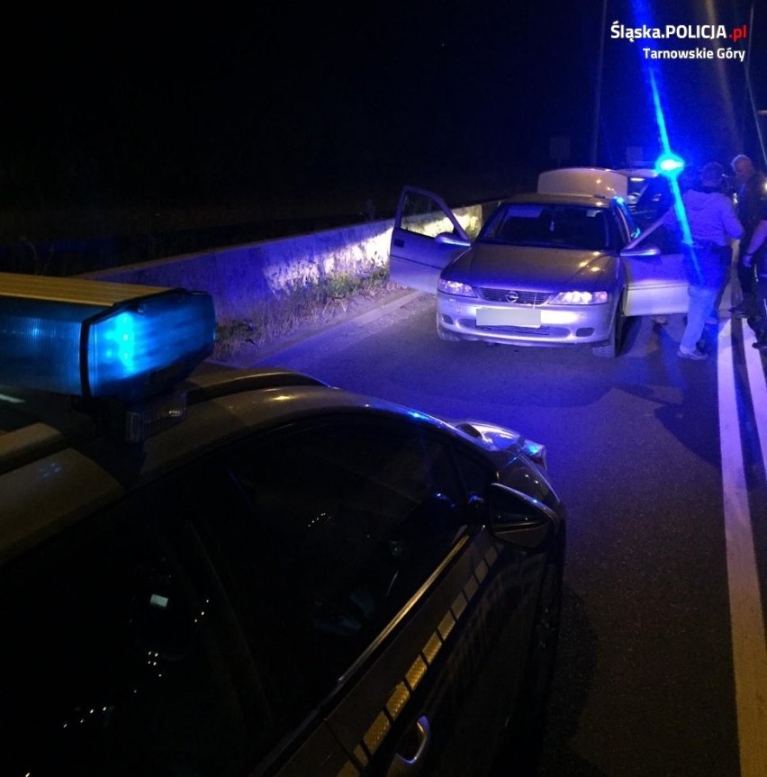 Brawurowy pościg policji na Śląsku za dilerem narkotyków. Miał przy sobie 1,5 tys. działek amfetaminy 