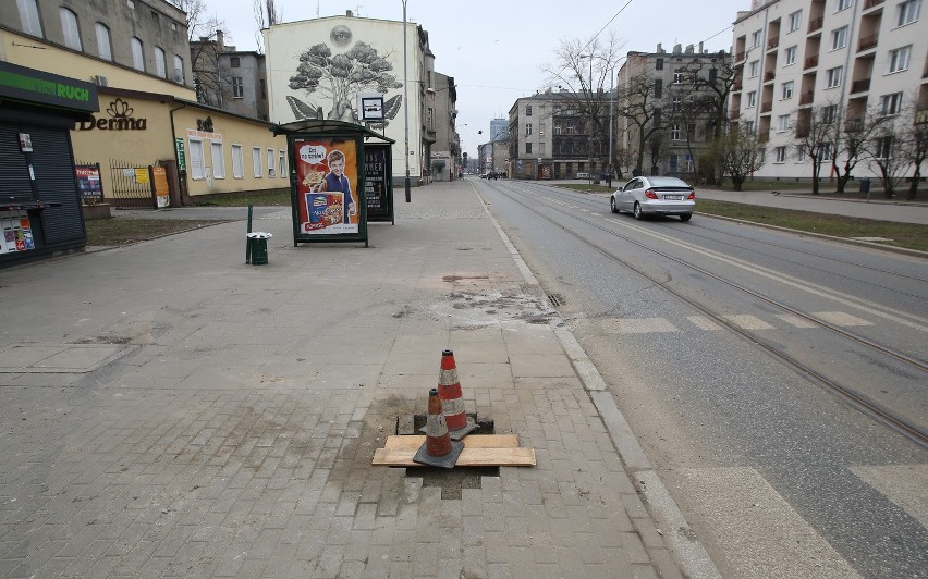 Pijana uderzyła autem w sygnalizator, dachowała, a potem uciekła wraz z pasażerem!