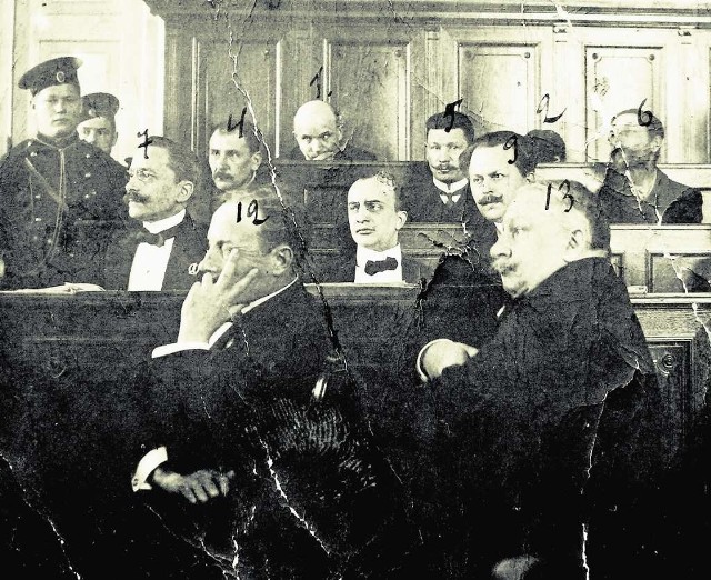 Zdjęcie z procesu Macocha (pierwszy z lewej w górnym rzędzie)