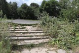 Zniszczone schody w parku na Glinicach w Radomiu doczekają się remontu