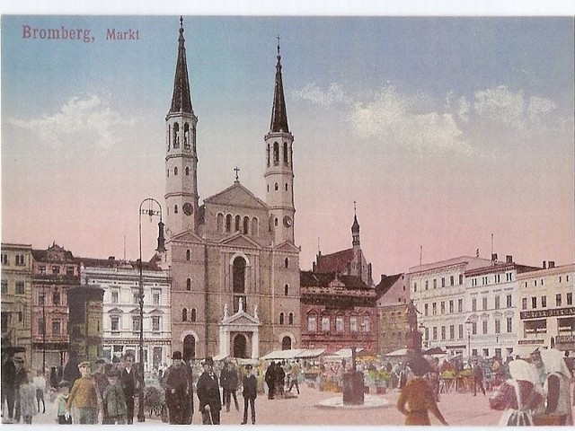 Kościół  pojezuicki wzniesiono go w 1638 roku w zachodniej pierzei Starego Rynku. Do 1806 roku kościół był pod wezwaniem św. Krzyża. Potem jego patronem został św. Ignacy Loyola